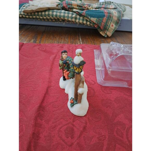 Vintage Santa’s Workbench Peace Boy Hanging Christmas Wreath Holiday Village - Picture 2 of 5